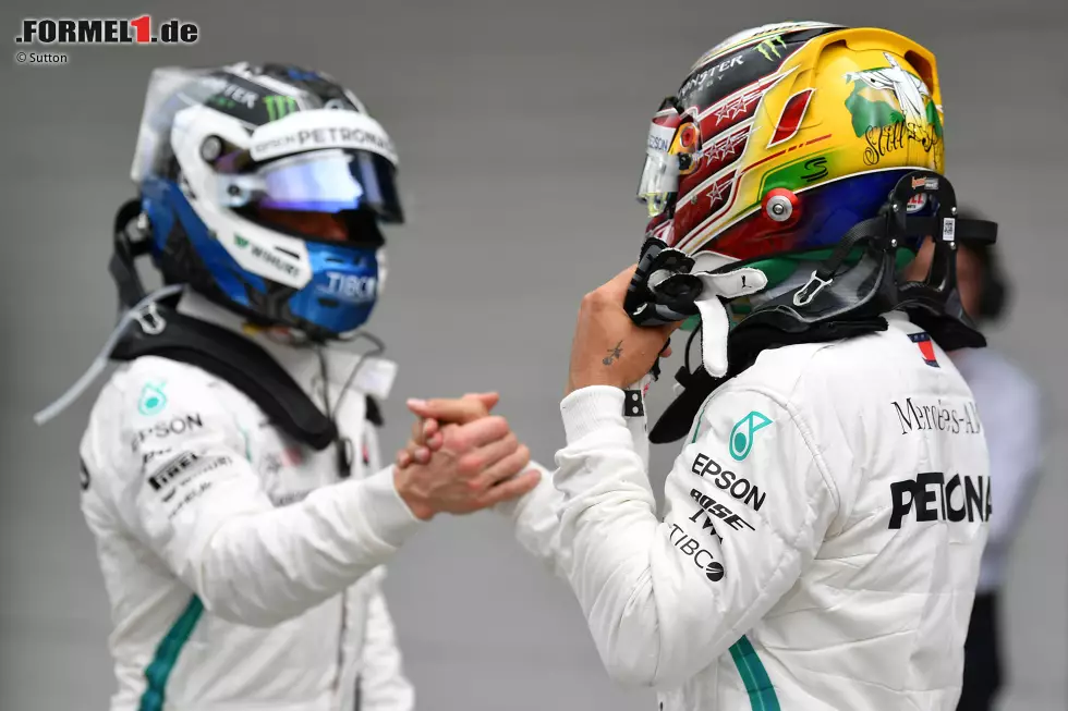 Foto zur News: Lewis Hamilton (Mercedes) und Valtteri Bottas (Mercedes)