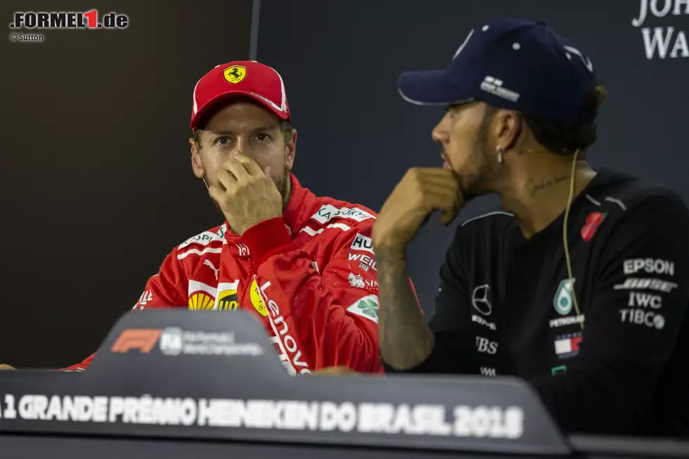 Foto zur News: Sebastian Vettel (Ferrari) und Lewis Hamilton (Mercedes)