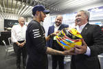 Foto zur News: Lewis Hamilton trifft sich mit Juan Manuel Fangio II, dem Neffen der Formel-1-Legende