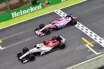 Foto zur News: Marcus Ericsson (Sauber) und Esteban Ocon (Racing Point)