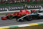 Foto zur News: Kimi Räikkönen (Ferrari) und Valtteri Bottas (Mercedes)