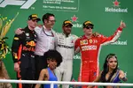 Foto zur News: Max Verstappen (Red Bull), Lewis Hamilton (Mercedes) und Kimi Räikkönen (Ferrari)