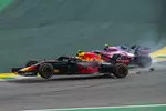 Foto zur News: Max Verstappen (Red Bull) und Esteban Ocon (Racing Point)