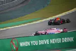 Foto zur News: Esteban Ocon (Racing Point) und Max Verstappen (Red Bull)