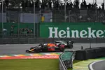 Foto zur News: Max Verstappen (Red Bull) und Valtteri Bottas (Mercedes)