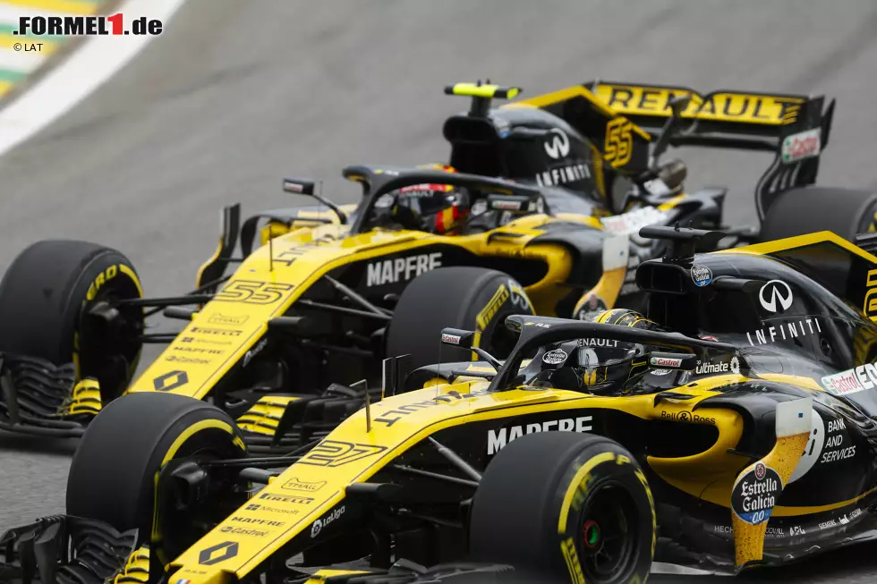 Foto zur News: Nico Hülkenberg (Renault) und Carlos Sainz (Renault)