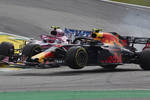 Foto zur News: Esteban Ocon (Racing Point) und Max Verstappen (Red Bull)