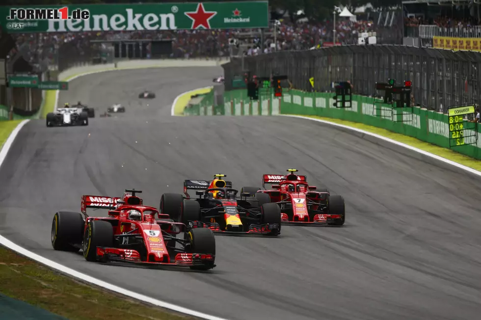 Foto zur News: Sebastian Vettel (Ferrari), Max Verstappen (Red Bull) und Kimi Räikkönen (Ferrari)