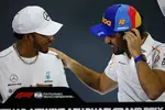 Foto zur News: Lewis Hamilton (Mercedes) und Fernando Alonso (McLaren)