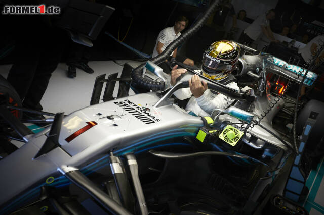 Foto zur News: Im ersten Freien Training fuhr Lewis Hamilton mit der Startnummer 1. Jetzt durch die Fotos klicken!