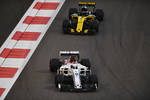 Foto zur News: Marcus Ericsson (Sauber) und Nico Hülkenberg (Renault)