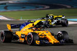 Foto zur News: Stoffel Vandoorne (McLaren) und Nico Hülkenberg (Renault)
