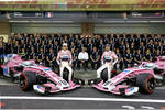 Foto zur News: Esteban Ocon (Racing Point) und Sergio Perez (Racing Point)
