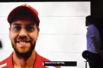 Foto zur News: Sebastian Vettel (Ferrari) und Fernando Alonso (McLaren)