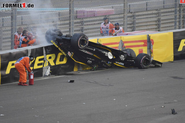 Foto zur News: Für Nico Hülkenberg war das Rennen nach einer halben Runde vorbei. Nach einer Kollision mit Romain Grosjean überschlug er sich. Die weiteren Bilder des Unfalls zum Durchklicken: