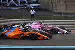 Foto zur News: Sergio Perez (Racing Point), Kevin Magnussen (Haas) und Fernando Alonso (McLaren)