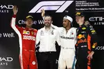 Foto zur News: Sebastian Vettel (Ferrari), Lewis Hamilton (Mercedes) und Max Verstappen (Red Bull)