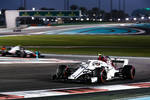 Foto zur News: Charles Leclerc (Sauber) und Kevin Magnussen (Haas)