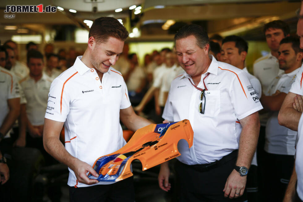 Foto zur News: Zak Brown und Stoffel Vandoorne (McLaren)