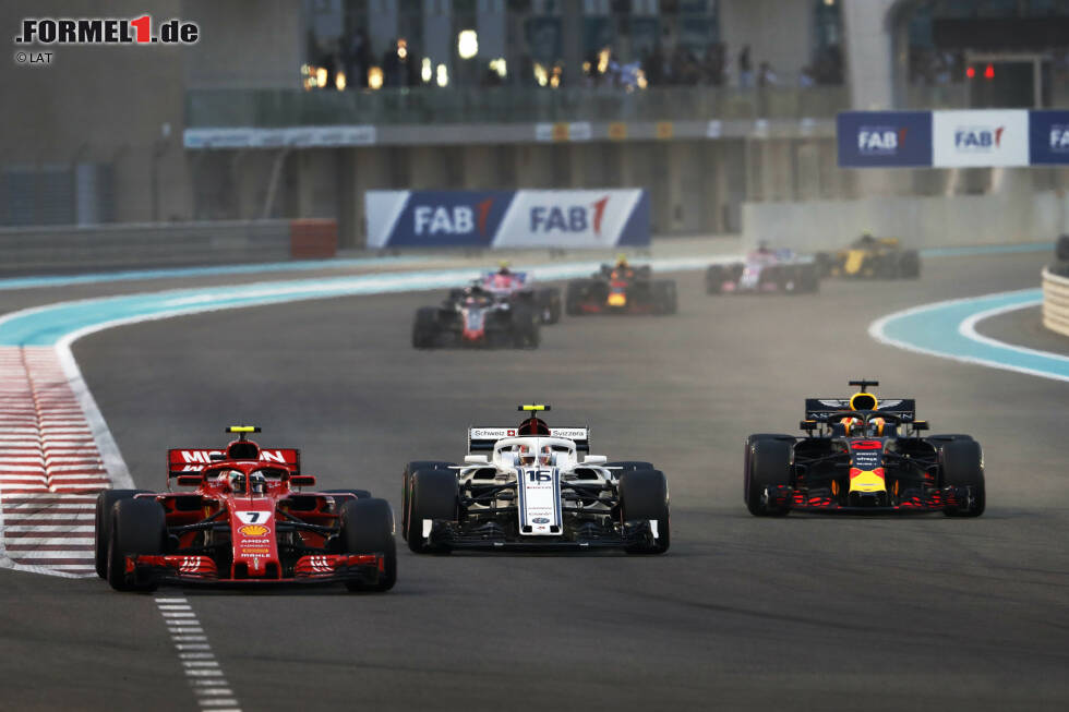 Foto zur News: Kimi Räikkönen (Ferrari), Charles Leclerc (Sauber) und Daniel Ricciardo (Red Bull)