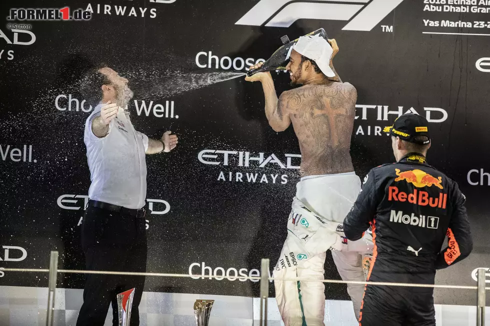 Foto zur News: Lewis Hamilton (Mercedes) und Max Verstappen (Red Bull)