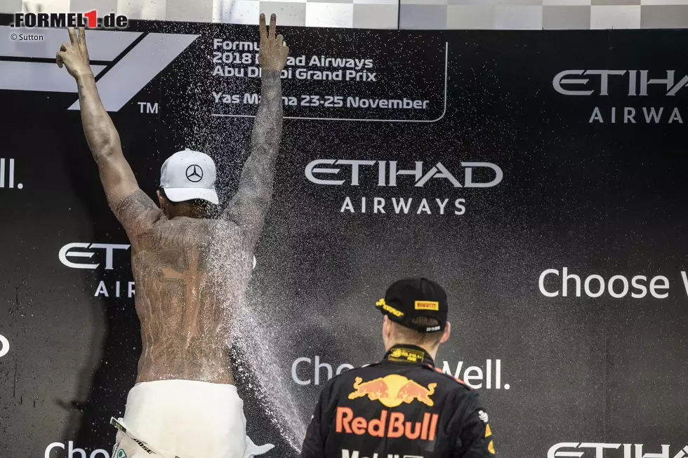 Foto zur News: Lewis Hamilton (Mercedes) und Max Verstappen (Red Bull)