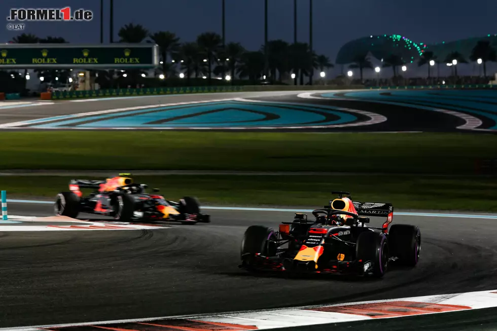 Foto zur News: Daniel Ricciardo (Red Bull) und Max Verstappen (Red Bull)