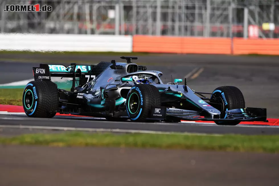 Foto zur News: Neue Kühlung: Die Antriebseinheit wirkt sich positiv auf die Aerodynamik aus. Jetzt durch die Bilder des neuen Mercedes klicken!