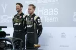 Foto zur News: Romain Grosjean (Haas) und Kevin Magnussen (Haas)