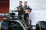 Foto zur News: Romain Grosjean (Haas) und Kevin Magnussen (Haas)