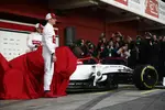 Foto zur News: Kimi Räikkönen (Alfa Romeo) und Antonio Giovinazzi (Alfa Romeo)