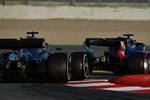 Foto zur News: Lewis Hamilton (Mercedes) und Daniil Kwjat (Toro Rosso)