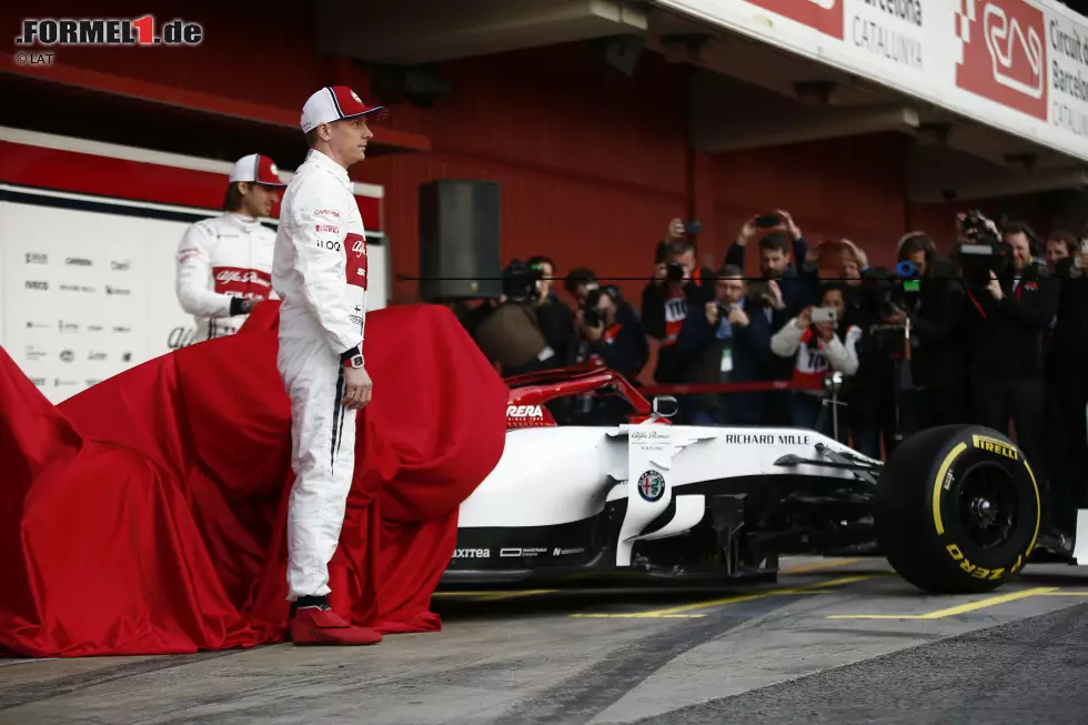 Foto zur News: Kimi Räikkönen (Alfa Romeo) und Antonio Giovinazzi (Alfa Romeo)