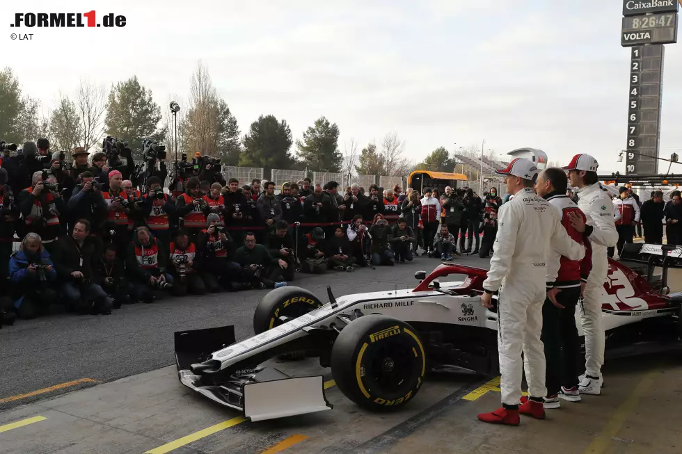 Foto zur News: Kimi Räikkönen (Alfa Romeo) und Antonio Giovinazzi (Alfa Romeo)