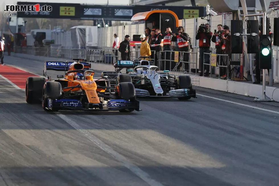 Foto zur News: Carlos Sainz (McLaren) und Valtteri Bottas (Mercedes)