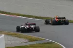 Foto zur News: Kimi Räikkönen (Alfa Romeo) und Max Verstappen (Red Bull)