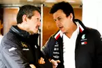 Foto zur News: Günther Steiner und Toto Wolff