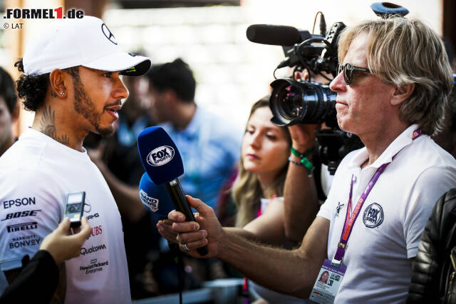 Foto zur News: Auch Lewis Hamilton freut sich, dass es wieder losgeht.