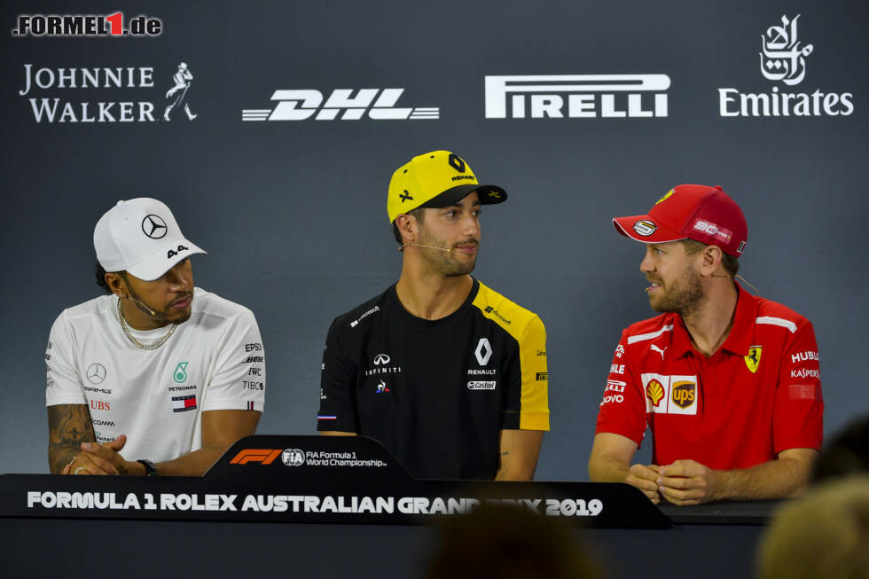 Foto zur News: Sebastian Vettel wirkte bei der PK etwas zuversichtlicher als Lewis Hamilton.