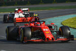 Foto zur News: Charles Leclerc (Ferrari) und Kimi Räikkönen (Alfa Romeo)