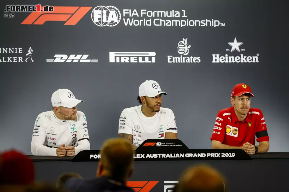 Foto zur News: Valtteri Bottas (Mercedes), Lewis Hamilton (Mercedes) und Sebastian Vettel (Ferrari)