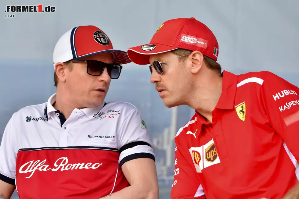 Foto zur News: Kimi Räikkönen (Alfa Romeo) und Sebastian Vettel (Ferrari)