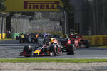 Foto zur News: Max Verstappen (Red Bull), Charles Leclerc (Ferrari) und Kevin Magnussen (Haas)