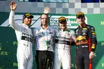 Foto zur News: Lewis Hamilton (Mercedes), Valtteri Bottas (Mercedes) und Max Verstappen (Red Bull)