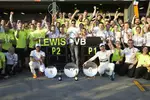 Foto zur News: Valtteri Bottas (Mercedes) und Lewis Hamilton (Mercedes)