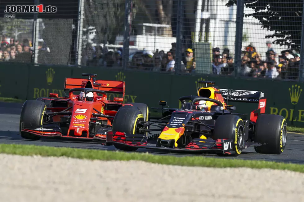 Foto zur News: Max Verstappen (Red Bull) und Sebastian Vettel (Ferrari)