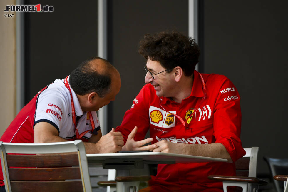 Foto zur News: Frederic Vasseur (Alfa Romeo) und Mattia Binotto (Ferrari)
