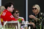 Foto zur News: Mattia Binotto und Corinna Schumacher