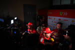 Foto zur News: Sebastian Vettel (Ferrari) und Charles Leclerc (Ferrari)
