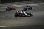Foto zur News: George Russell (Williams), Lewis Hamilton (Mercedes) und Daniil Kwjat (Toro Rosso)